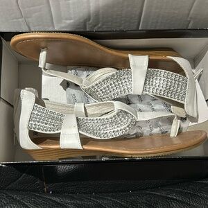SM New York Women’s Sandal (size 9)